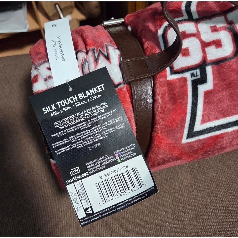 UMass Minutemen Silk Touch Blanket 60x90 The Northwest Group Maroon White NEW